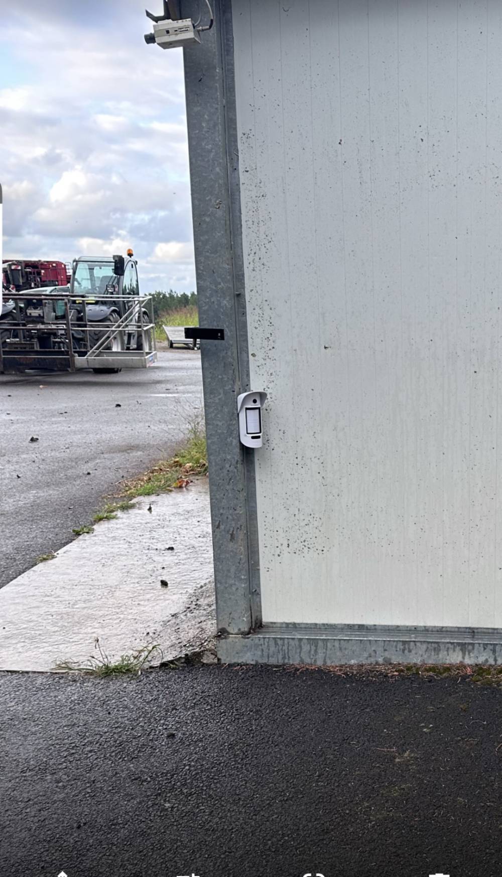 caméra contre un mur